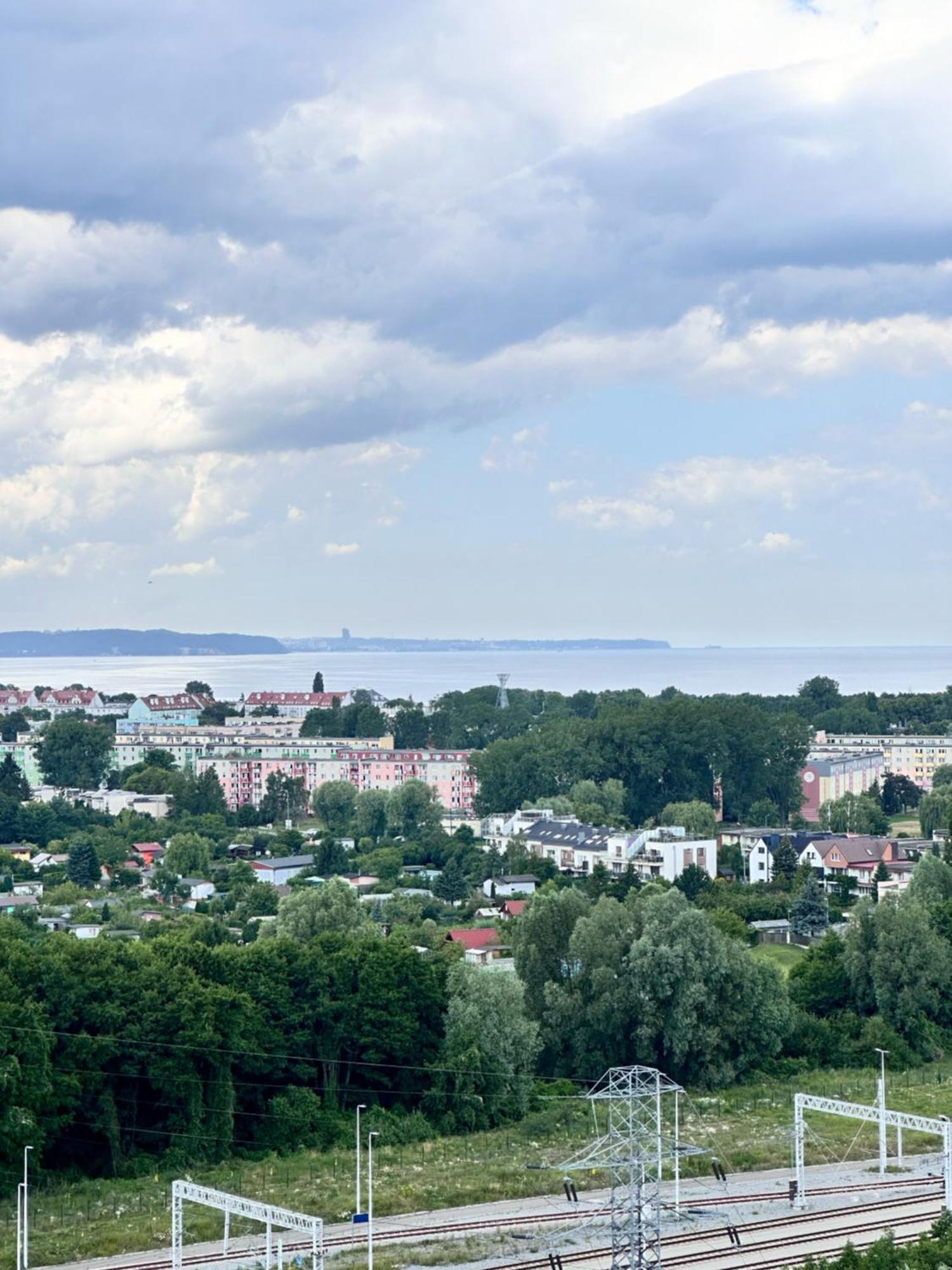 Maya's Flats & 101 Sea View - 3 Pokojowy Z Widokiem Na Morze Na Letnicy Huoneisto