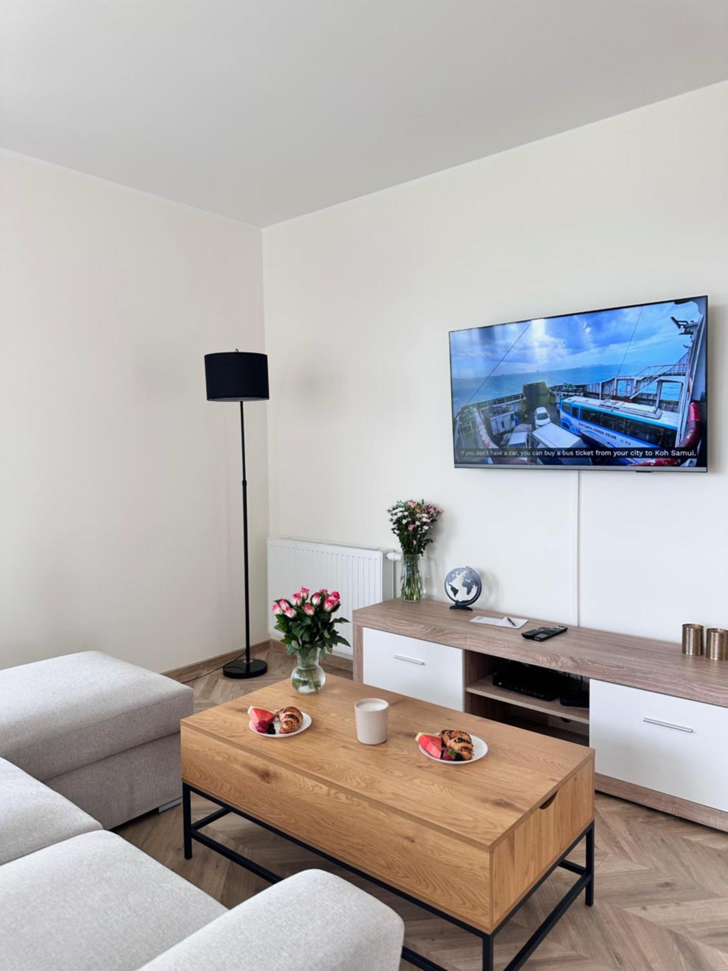 Huoneisto Maya's Flats & 101 Sea View - 3 Pokojowy Z Widokiem Na Morze Na Letnicy
