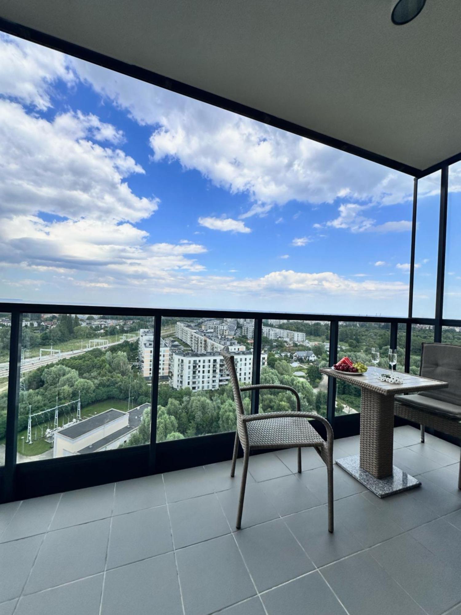 Huoneisto Maya's Flats & 101 Sea View - 3 Pokojowy Z Widokiem Na Morze Na Letnicy Gdańsk