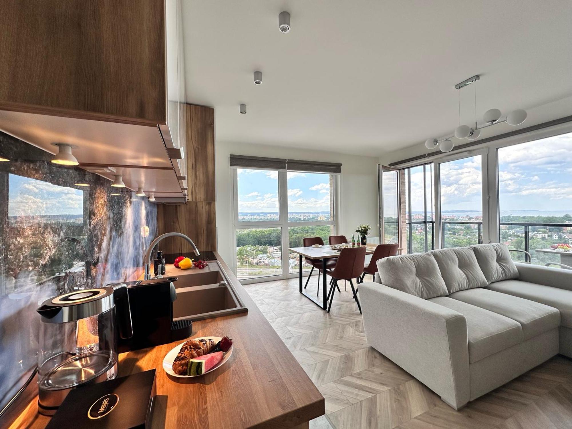 Huoneisto Maya's Flats & 101 Sea View - 3 Pokojowy Z Widokiem Na Morze Na Letnicy Gdańsk
