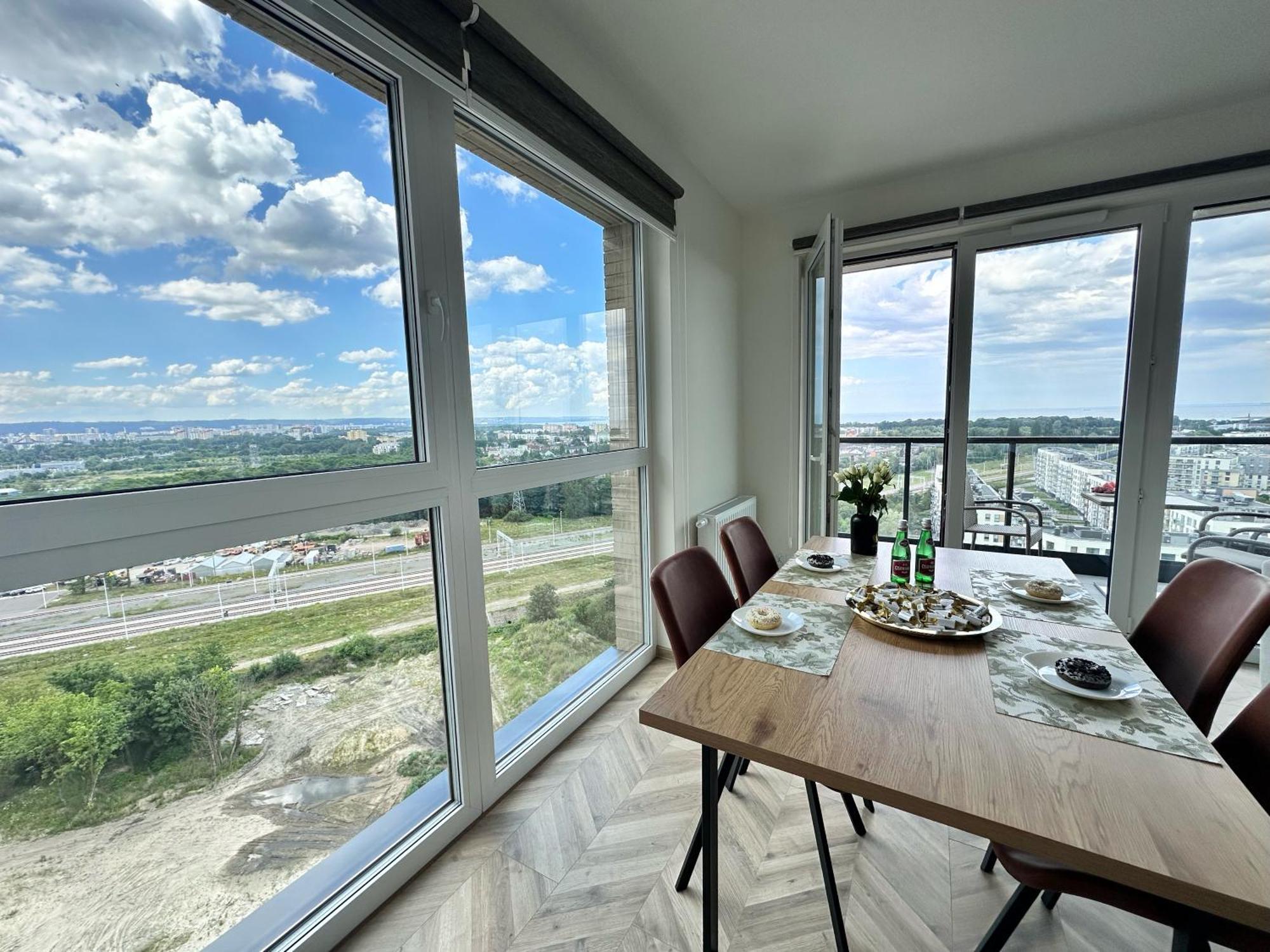 Huoneisto Maya's Flats & 101 Sea View - 3 Pokojowy Z Widokiem Na Morze Na Letnicy Gdańsk