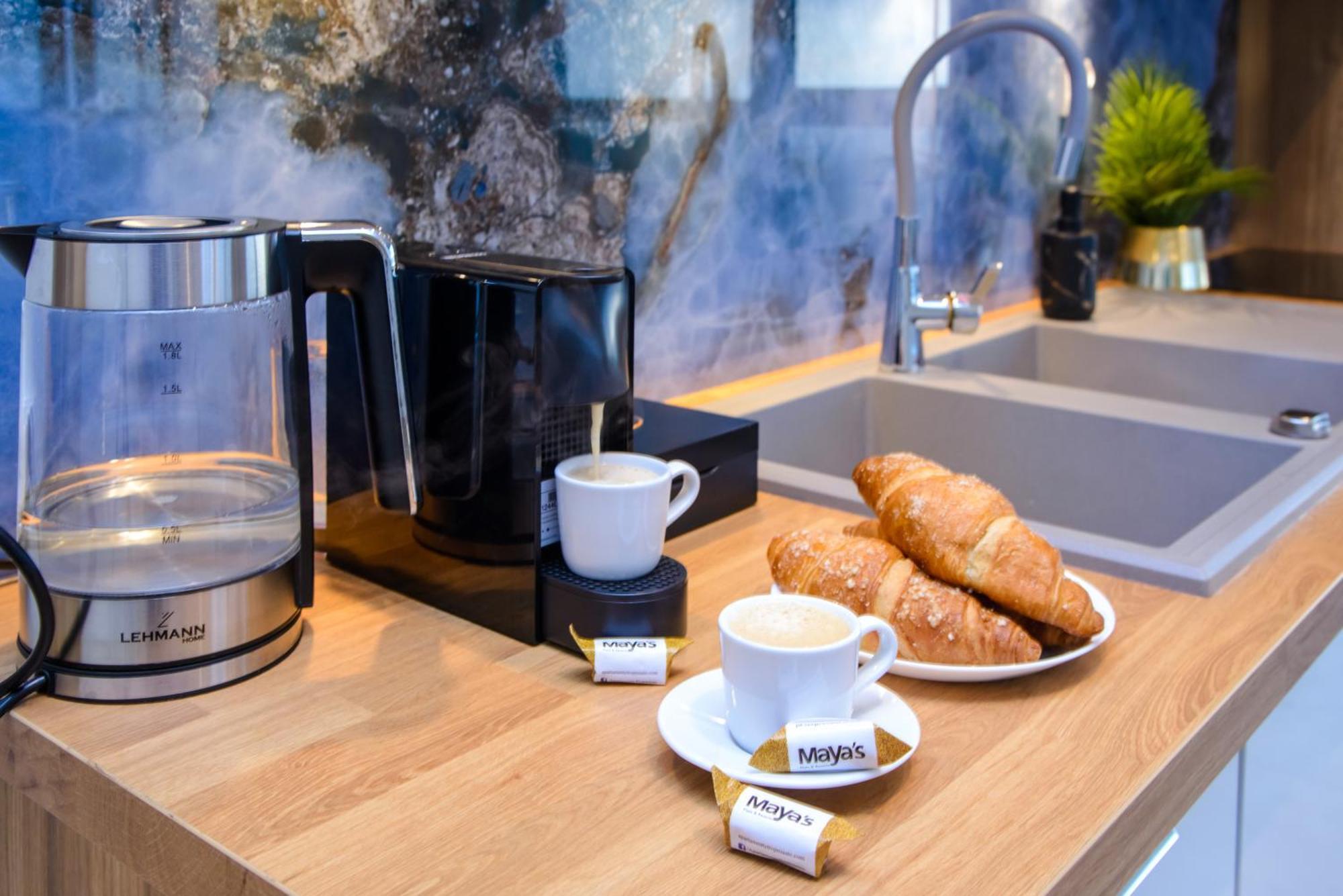 Huoneisto Maya's Flats & 101 Sea View - 3 Pokojowy Z Widokiem Na Morze Na Letnicy Gdańsk