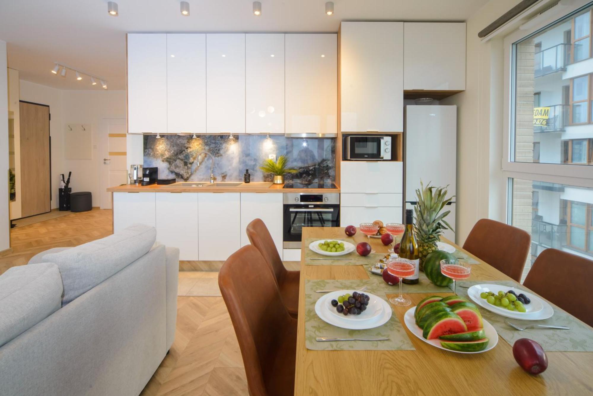 Maya's Flats & 101 Sea View - 3 Pokojowy Z Widokiem Na Morze Na Letnicy Huoneisto