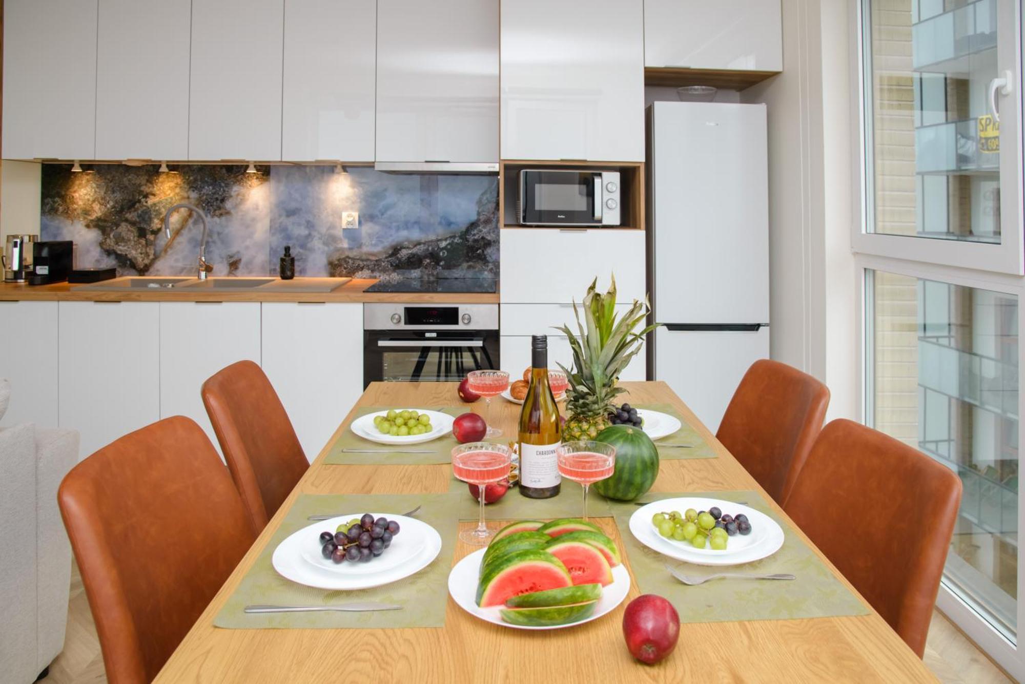 Huoneisto Maya's Flats & 101 Sea View - 3 Pokojowy Z Widokiem Na Morze Na Letnicy