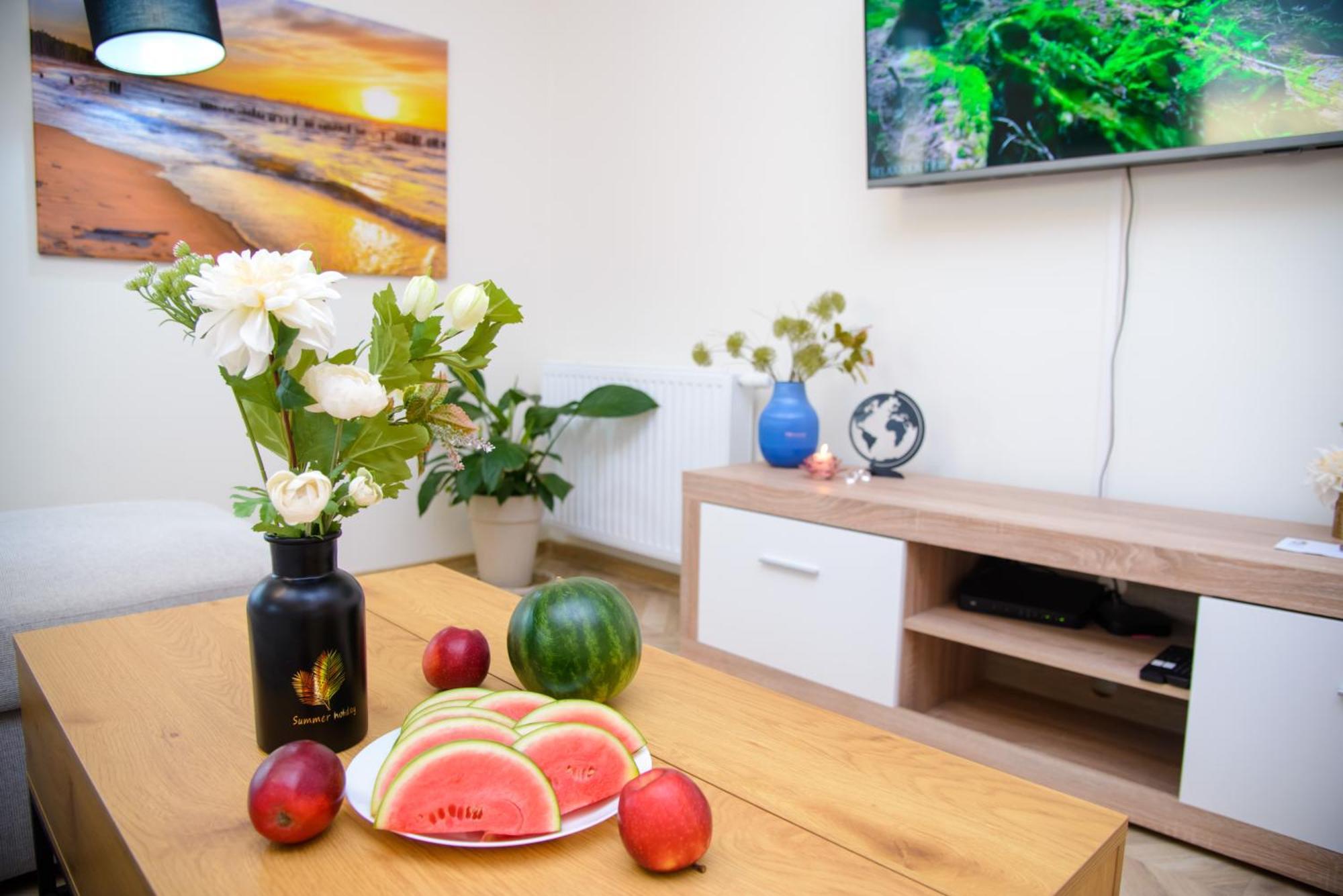 Huoneisto Maya's Flats & 101 Sea View - 3 Pokojowy Z Widokiem Na Morze Na Letnicy