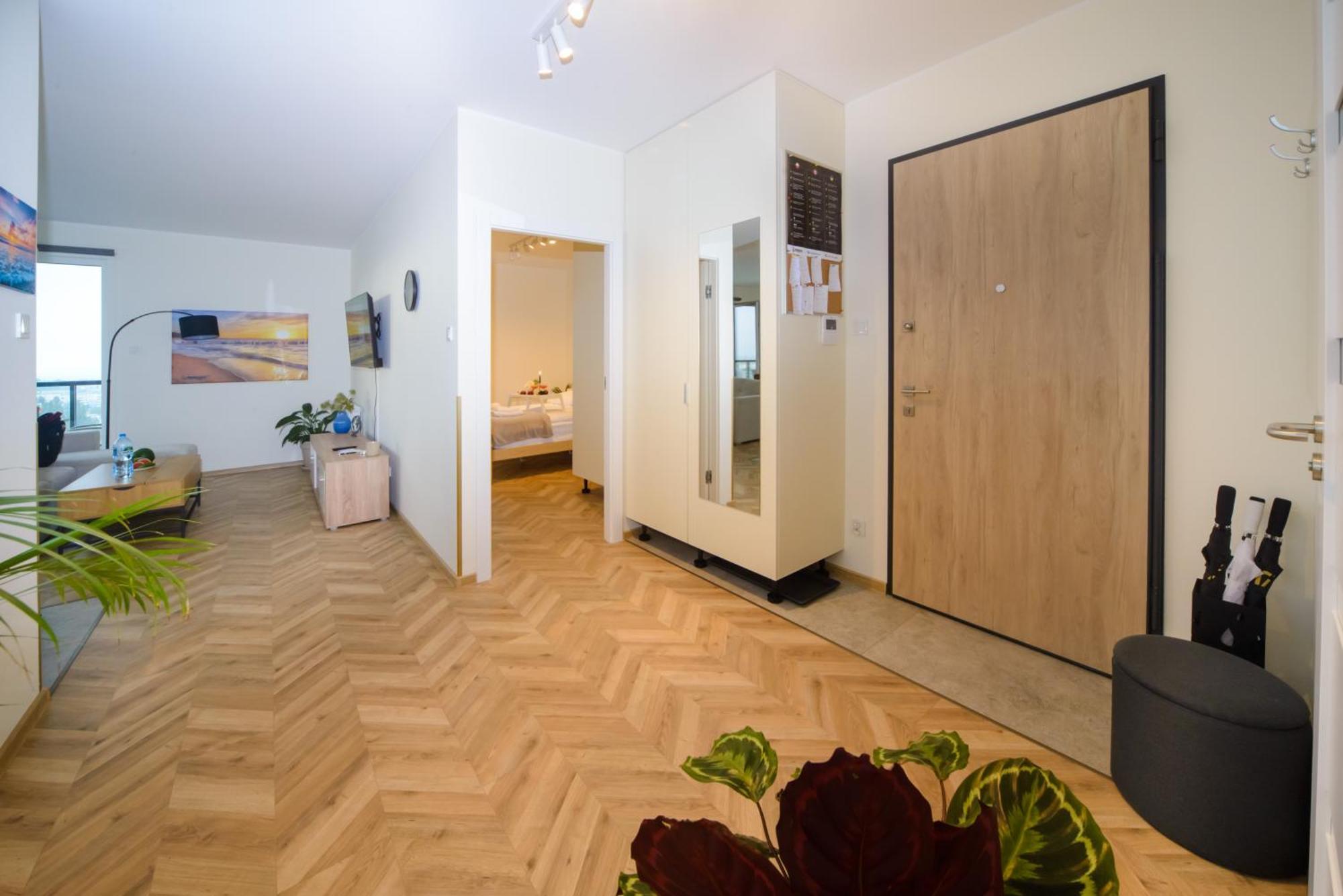 Maya's Flats & 101 Sea View - 3 Pokojowy Z Widokiem Na Morze Na Letnicy Huoneisto *