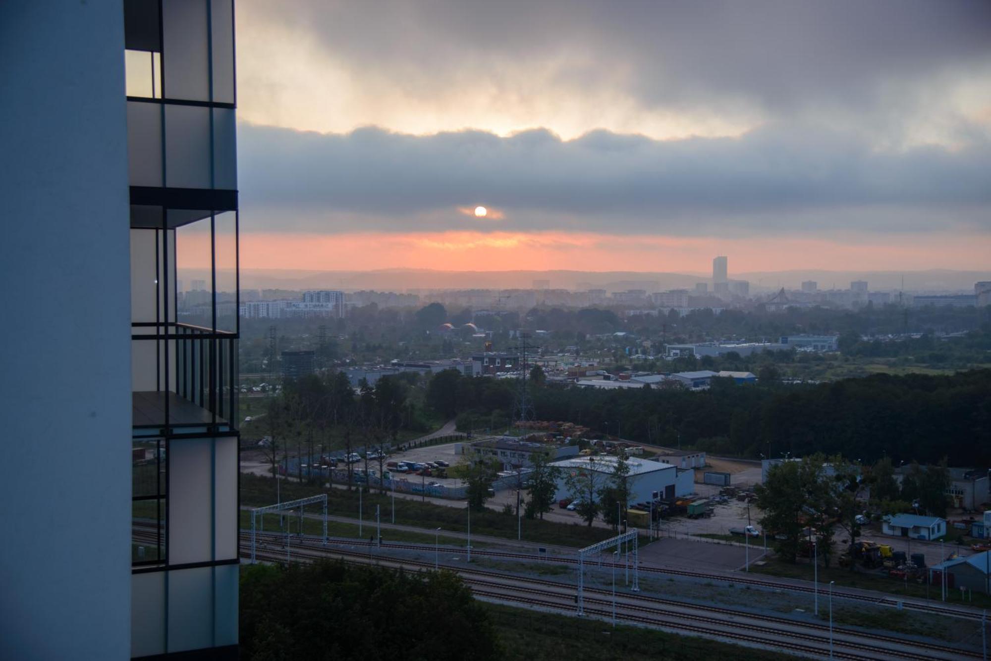 Maya's Flats & 101 Sea View - 3 Pokojowy Z Widokiem Na Morze Na Letnicy Huoneisto
